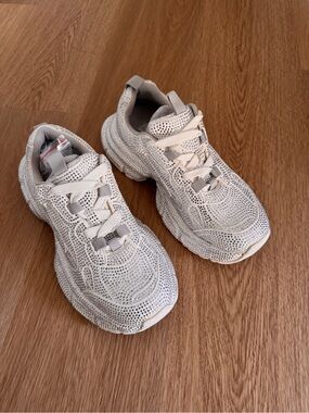 NWOB Cape Robbin Johanna Chunky Platform Rhinestone Sneakers Size 7